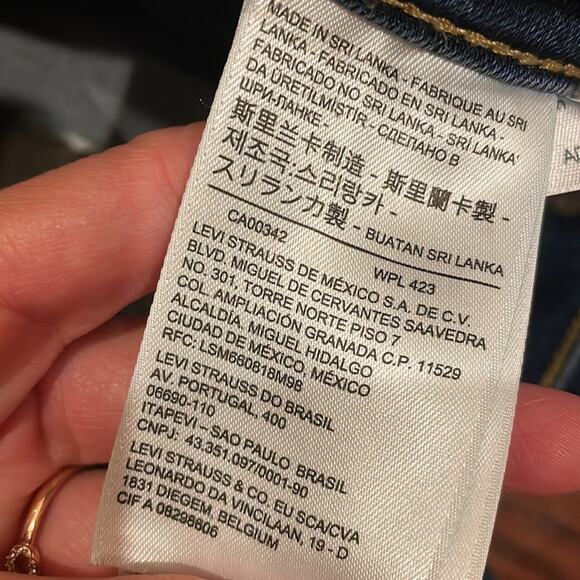 Levi’s Bernuda Shorts Midrise - Picture 7 of 10